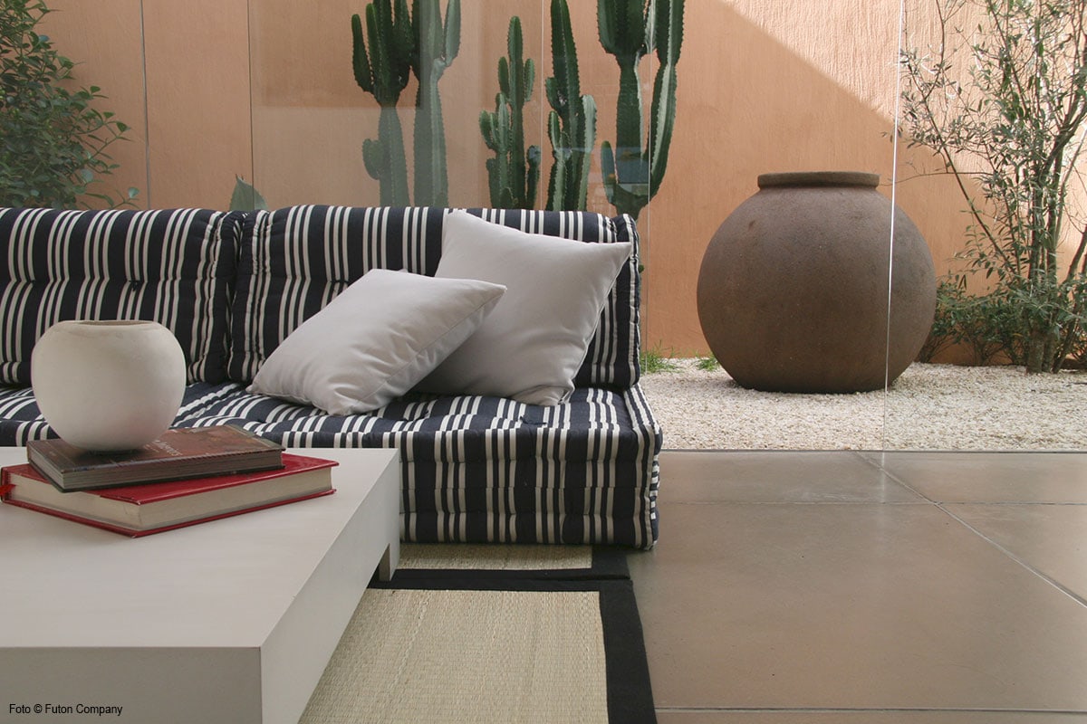 Sofa-modular-Moov-varanda-listrado-Foto-©Futon-Company